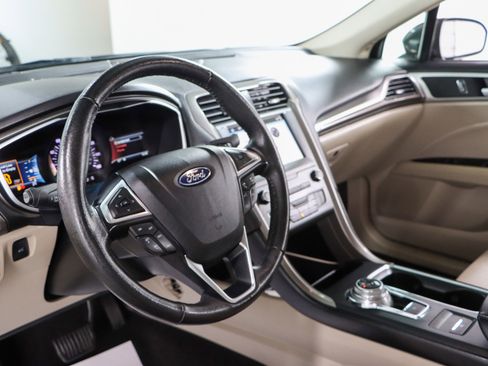 Used 2019 Ford Fusion SEL image 22