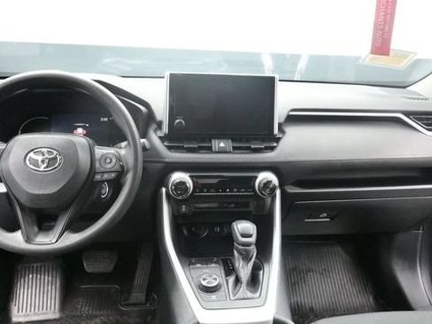 Used 2023 Toyota RAV4 LE AWD/4WD image 21