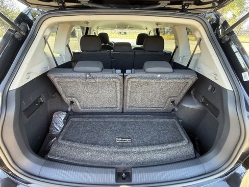 Used 2020 Volkswagen Tiguan S image 44