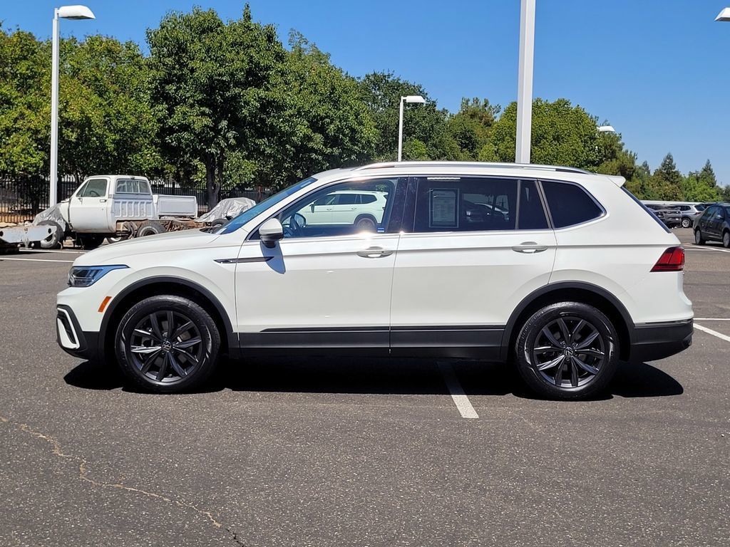 Used 2023 Volkswagen Tiguan SE AWD/4WD image 9