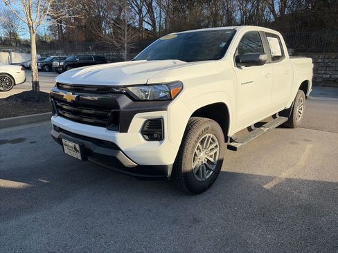 Used 2023 Chevrolet Colorado LT w/ LT Convenience Package II image 3