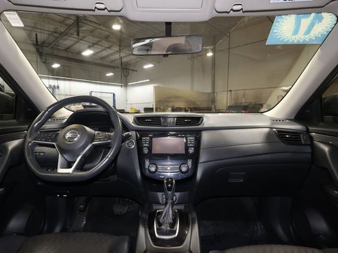 Used 2017 Nissan Rogue SV w/ SV Premium Package image 29