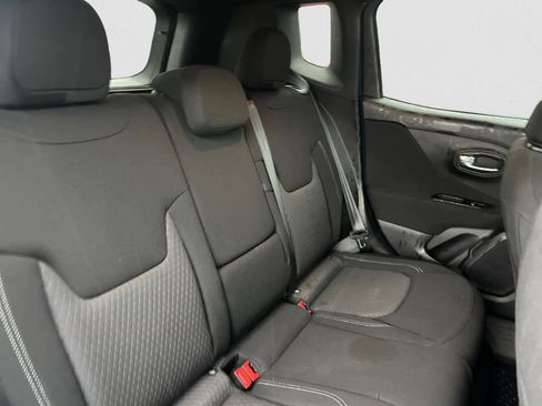 Used 2021 Jeep Renegade Latitude image 17