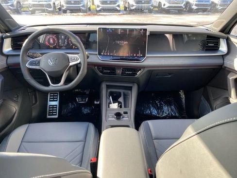 New 2026 Volkswagen Tiguan SE R-Line image 2