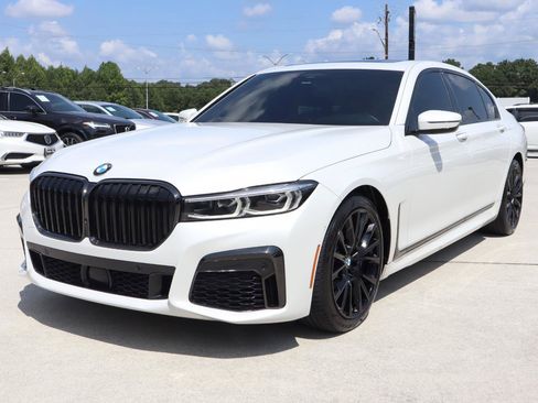 Used 2022 BMW 740i w/ M Sport Package RWD image 34