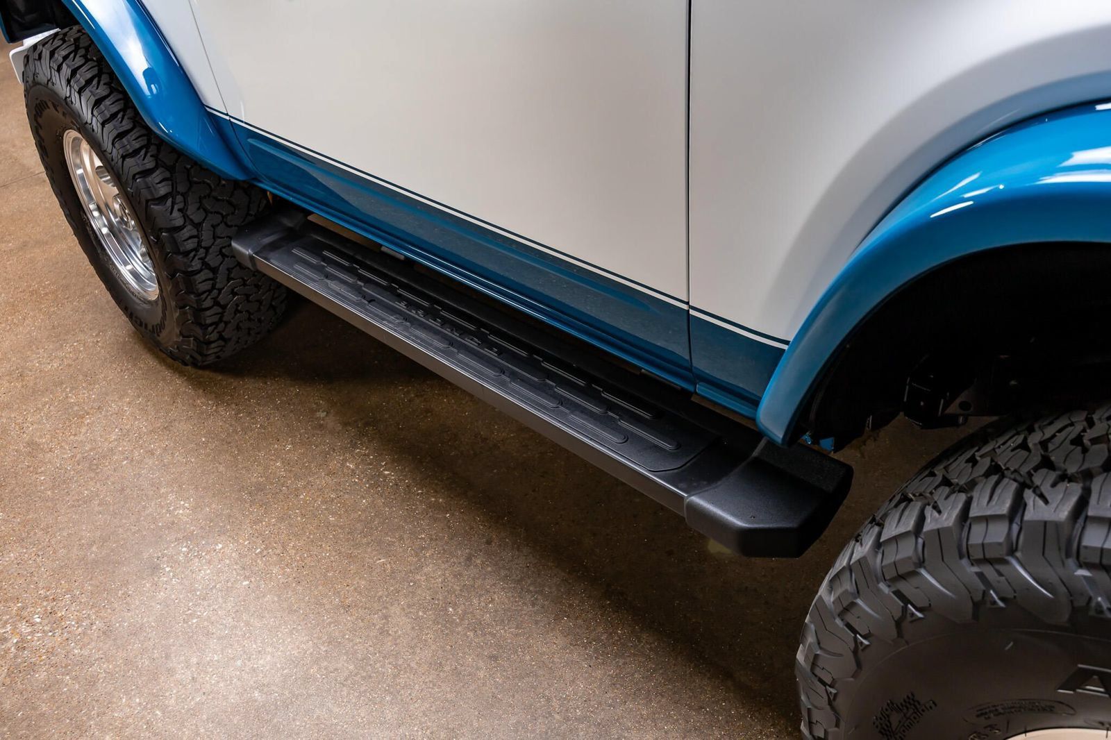 Used 2024 Ford Bronco Heritage Edition AWD/4WD image 13