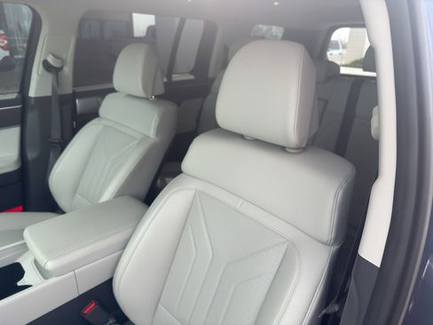 Used 2025 Hyundai Santa Fe SEL image 9