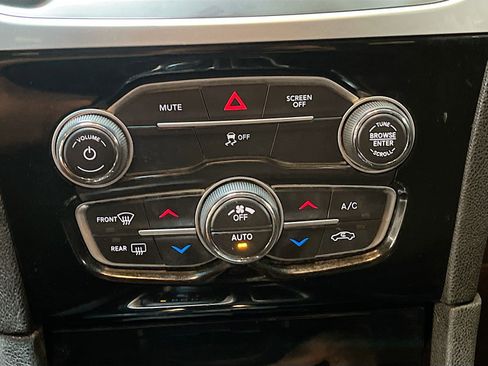 Used 2023 Chrysler 300 Touring image 15