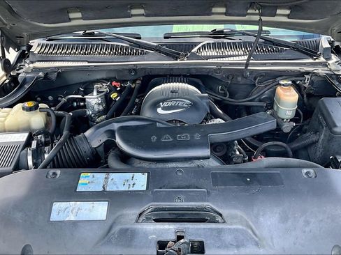 Used 2002 Chevrolet Suburban LT image 10