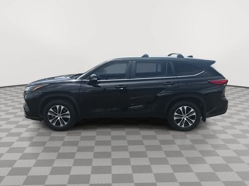 Used 2023 Toyota Highlander XLE FWD image 5