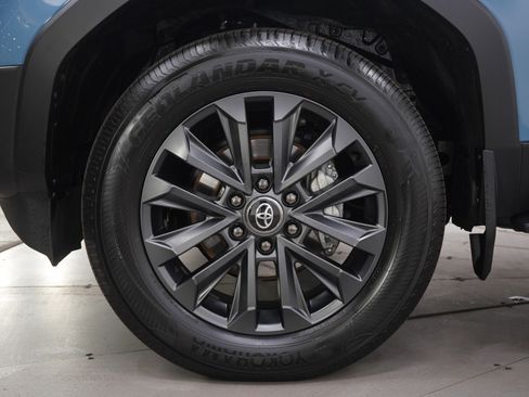 Used 2025 Toyota Land Cruiser w/ Premium Package image 31