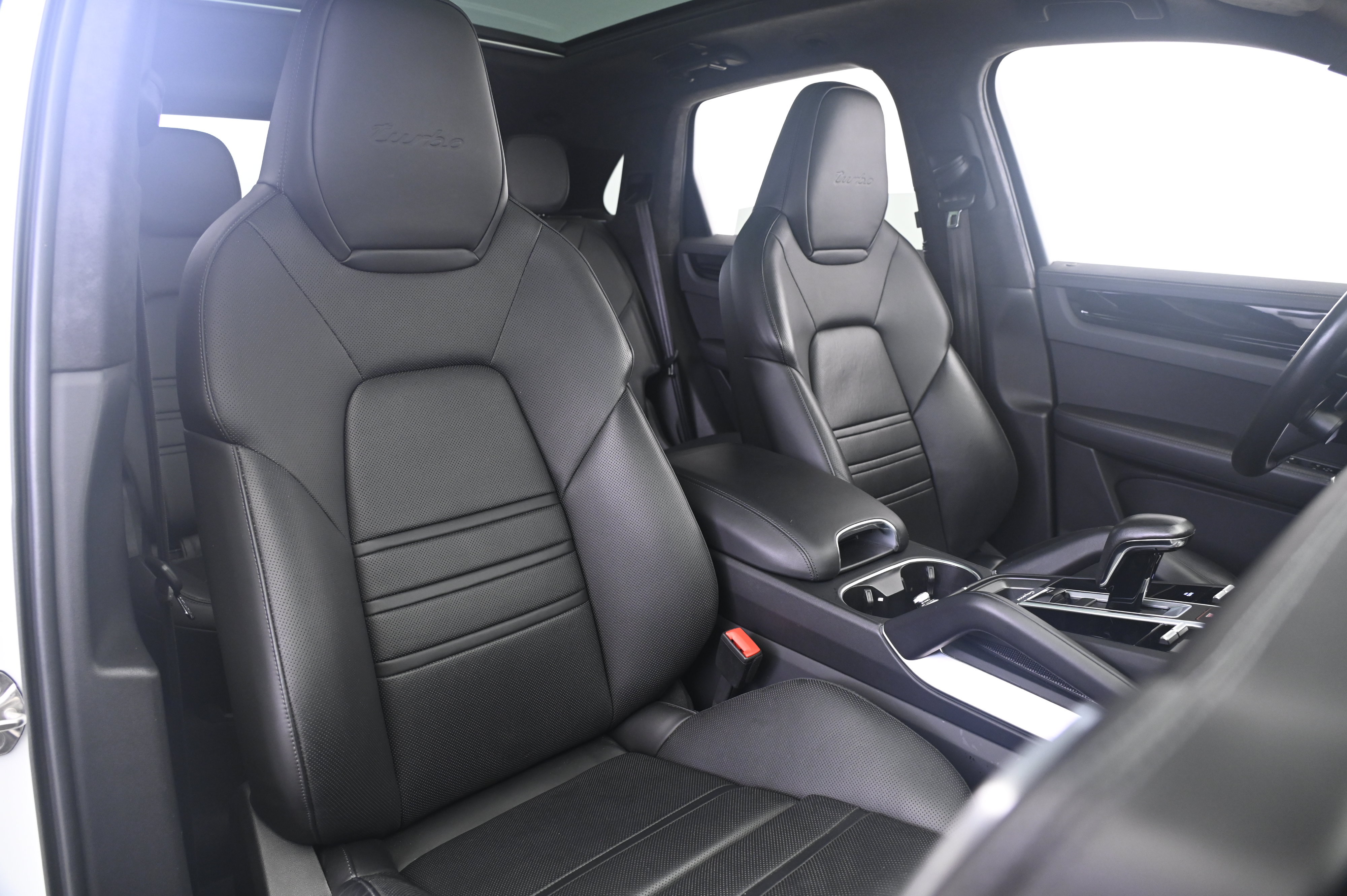 Certified 2023 Porsche Cayenne Turbo AWD/4WD image 24