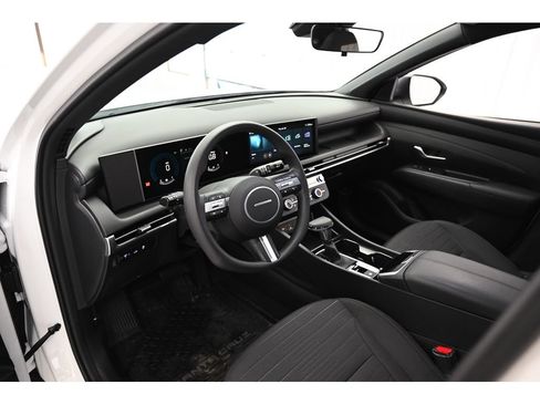 Used 2025 Hyundai Santa Cruz SE image 29