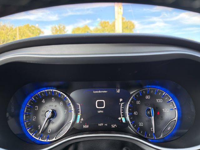 Used 2027 Chrysler Pacifica Select FWD image 22