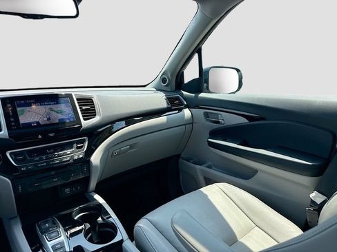 Used 2016 Honda Pilot Touring image 30