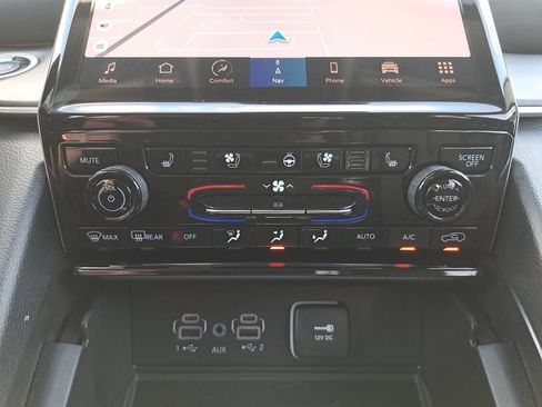 Certified 2023 Jeep Grand Cherokee Limited w/ Luxury Tech Group II AWD/4WD image 22