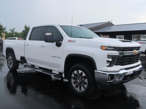 Used 2024 Chevrolet Silverado 2500 LT AWD/4WD image 8