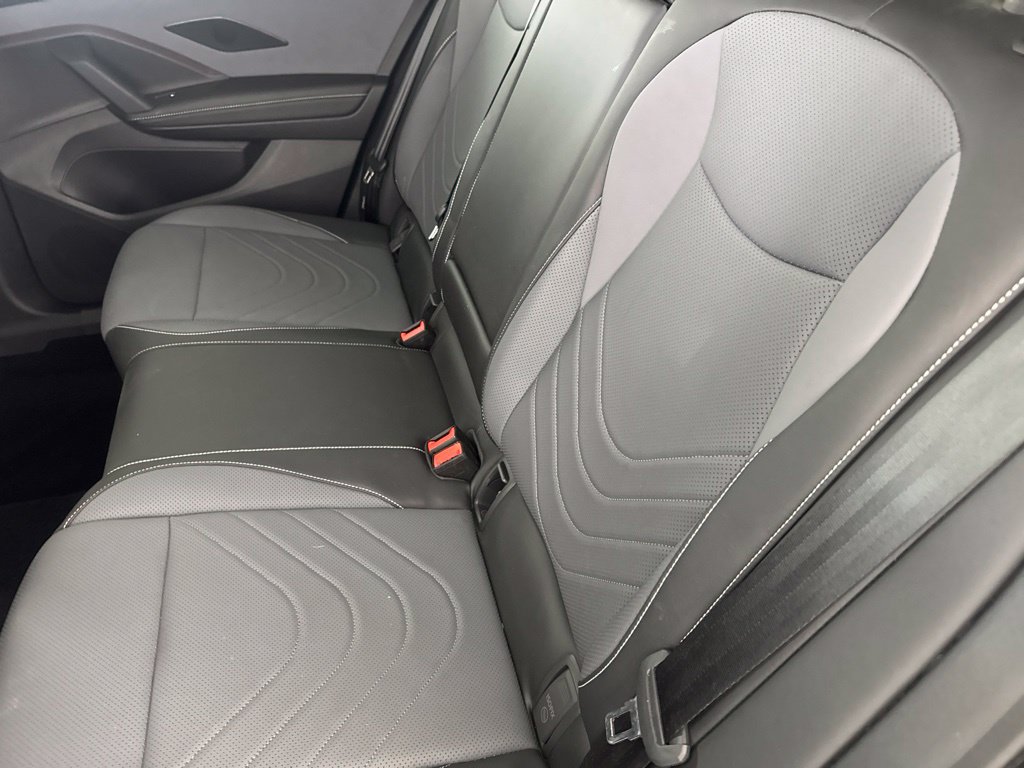 Used 2025 Volkswagen Tiguan SE AWD/4WD image 36