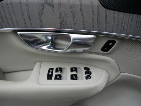 Certified 2025 Volvo XC90 B6 Ultra AWD/4WD image 15