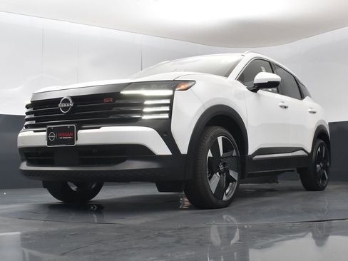 New 2025 Nissan Kicks SR image 38