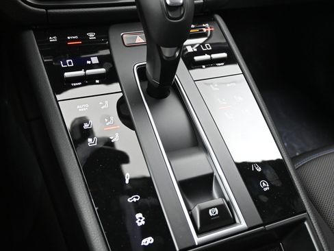 New 2026 Porsche Macan AWD/4WD image 13