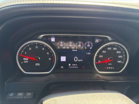 Used 2019 Chevrolet Silverado 1500 High Country w/ Technology Package AWD/4WD image 9