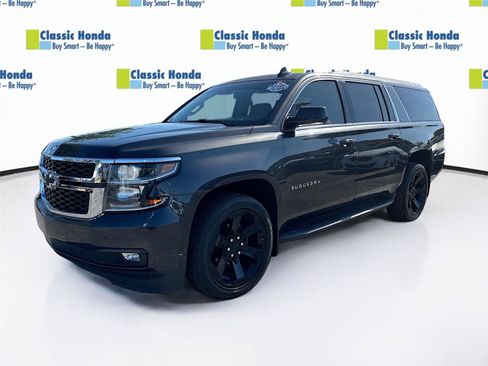 Used 2017 Chevrolet Suburban LT w/ Luxury Package RWD image 3