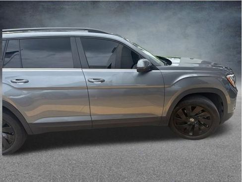 Used 2025 Volkswagen Atlas SE FWD image 5