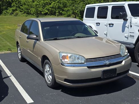 Used 2005 Chevrolet Malibu LS FWD image 1