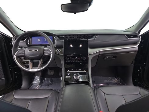 Certified 2023 Jeep Grand Cherokee Limited AWD/4WD image 9