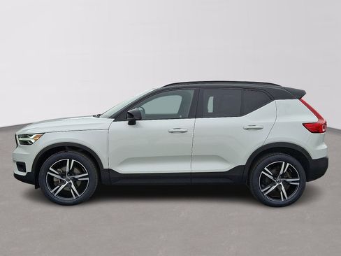 Used 2021 Volvo XC40 T5 R-Design w/ Climate Package image 7