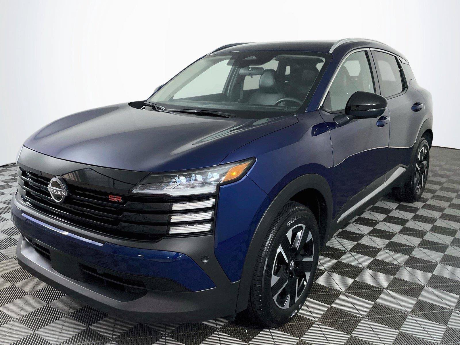 Used 2026 Nissan Kicks SR AWD/4WD image 3