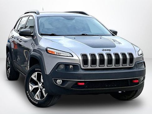 Used 2016 Jeep Cherokee Trailhawk w/ Cold Weather Group AWD/4WD image 3
