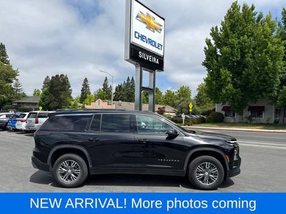 Used 2025 Chevrolet Traverse LT