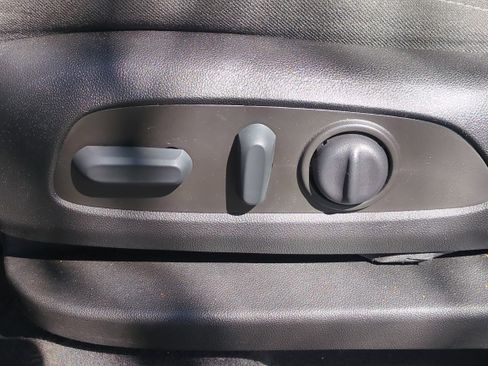 Used 2022 Chevrolet Traverse LT image 21