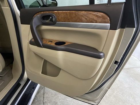 Used 2009 Buick Enclave CXL w/ Entertainment Package #2 image 24