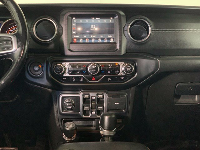 Used 2019 Jeep Wrangler Unlimited Sahara w/ Cold Weather Group AWD/4WD image 23