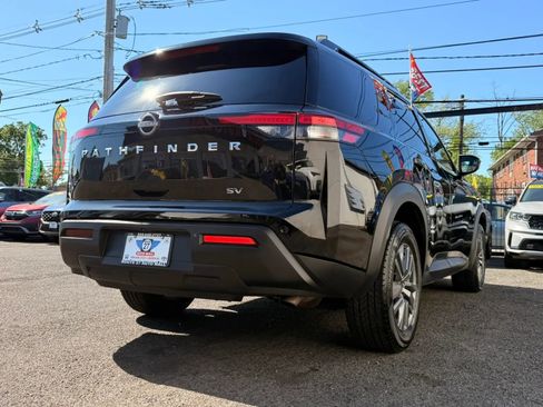 Used 2024 Nissan Pathfinder SV FWD image 9
