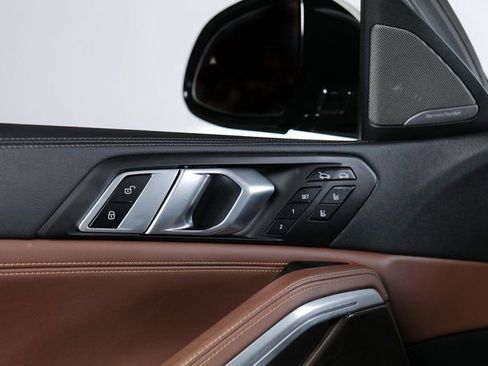 Used 2023 BMW X6 xDrive40i w/ Executive Package image 28