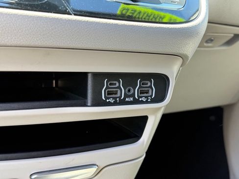 Used 2023 Chrysler Voyager LX FWD image 28