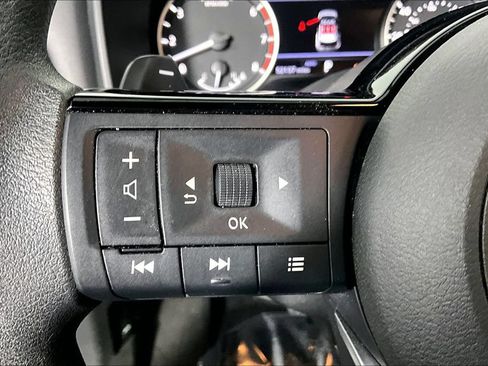 Used 2023 Nissan Rogue SV AWD/4WD image 17