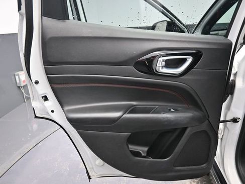 Used 2025 Jeep Compass Trailhawk image 35