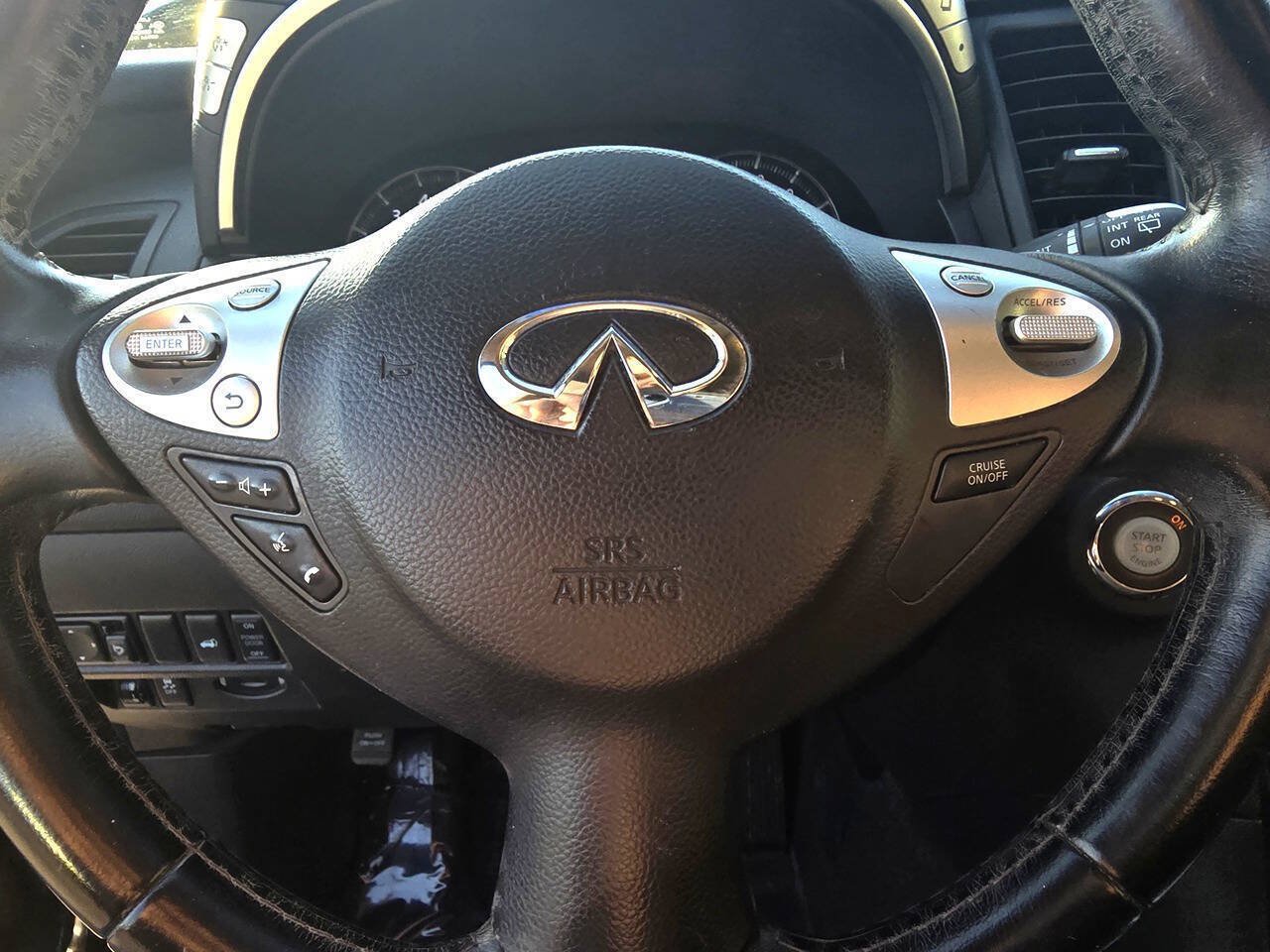 Used 2015 INFINITI QX70 AWD w/ Premium Package image 55
