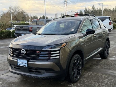 New 2026 Nissan Kicks SR w/ Cold Weather Package image 4