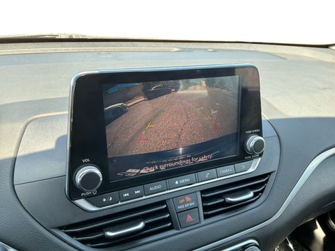 Used 2022 Nissan Altima 2.5 SV FWD image 13