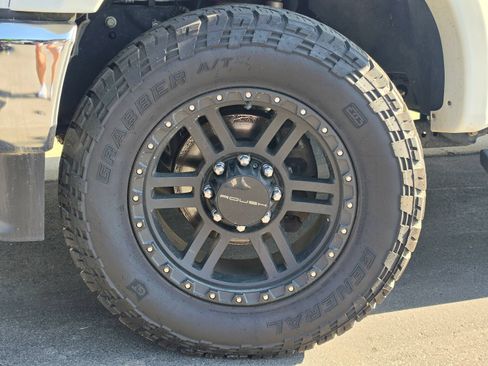 Used 2022 Ford F350 Lariat w/ Lariat Ultimate Package AWD/4WD image 5