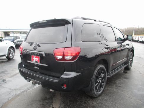 Used 2022 Toyota Sequoia SR5 w/ Premium Package image 5