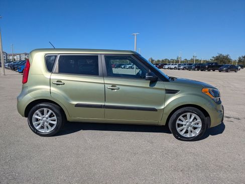 Used 2013 Kia Soul + image 3