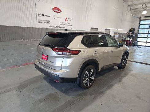 Used 2025 Nissan Rogue SL w/ SL Premium Package AWD/4WD image 3