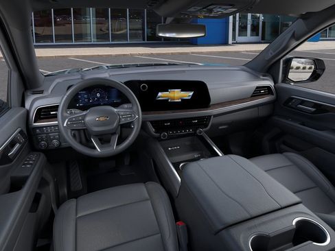 New 2026 Chevrolet Suburban LT image 15